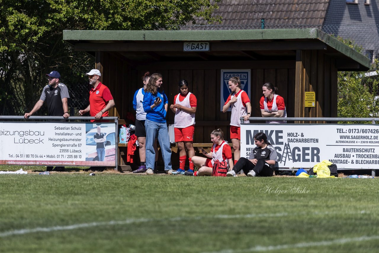 Bild 365 - F TSV Zarpen - Holstein Kiel II : Ergebnis: 2:6